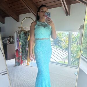 Chic Lace Gown in Light Blue